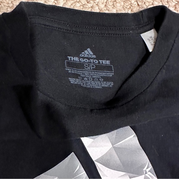 Like New Adidas Mens Short Sleeve Go-To Tee Geometrical Logo Graphic Tee - Picture 3 of 3